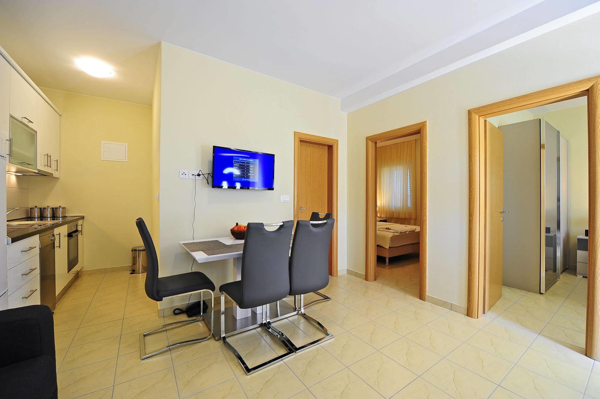 The One Resort Подстрана Екстер'єр фото
