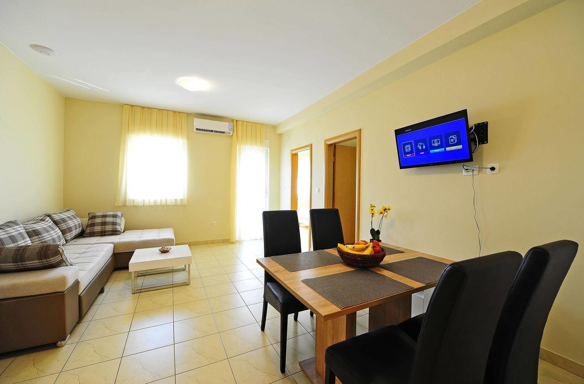 The One Resort Подстрана Екстер'єр фото
